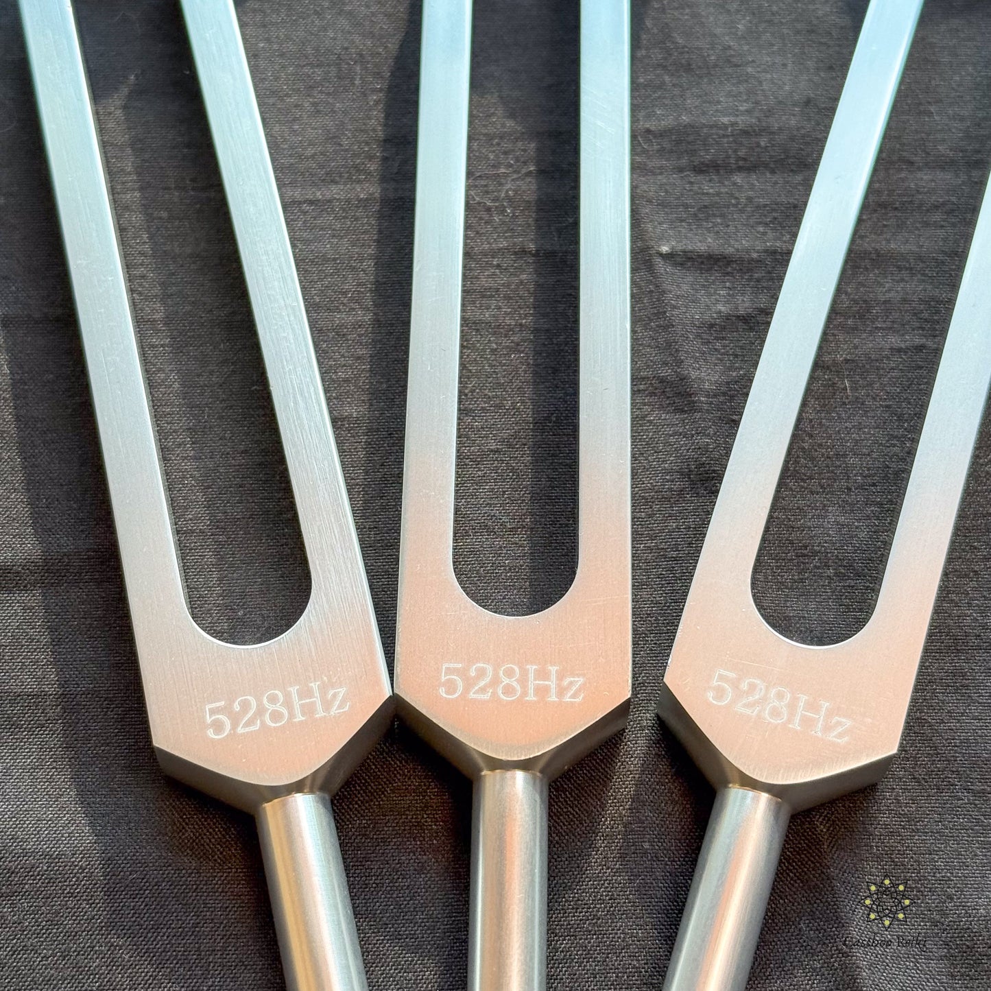 CLEARANCE: 528 Hz Tuning Fork and Aventurine Crystal | Love Frequency | Heart Chakra Healing