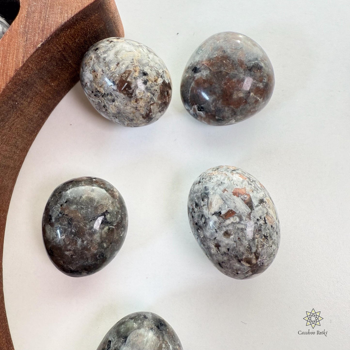 Tumbled Yooperlite. Sodalite Syenite. Reactive to UV | Sagittarius Zodiac Stone