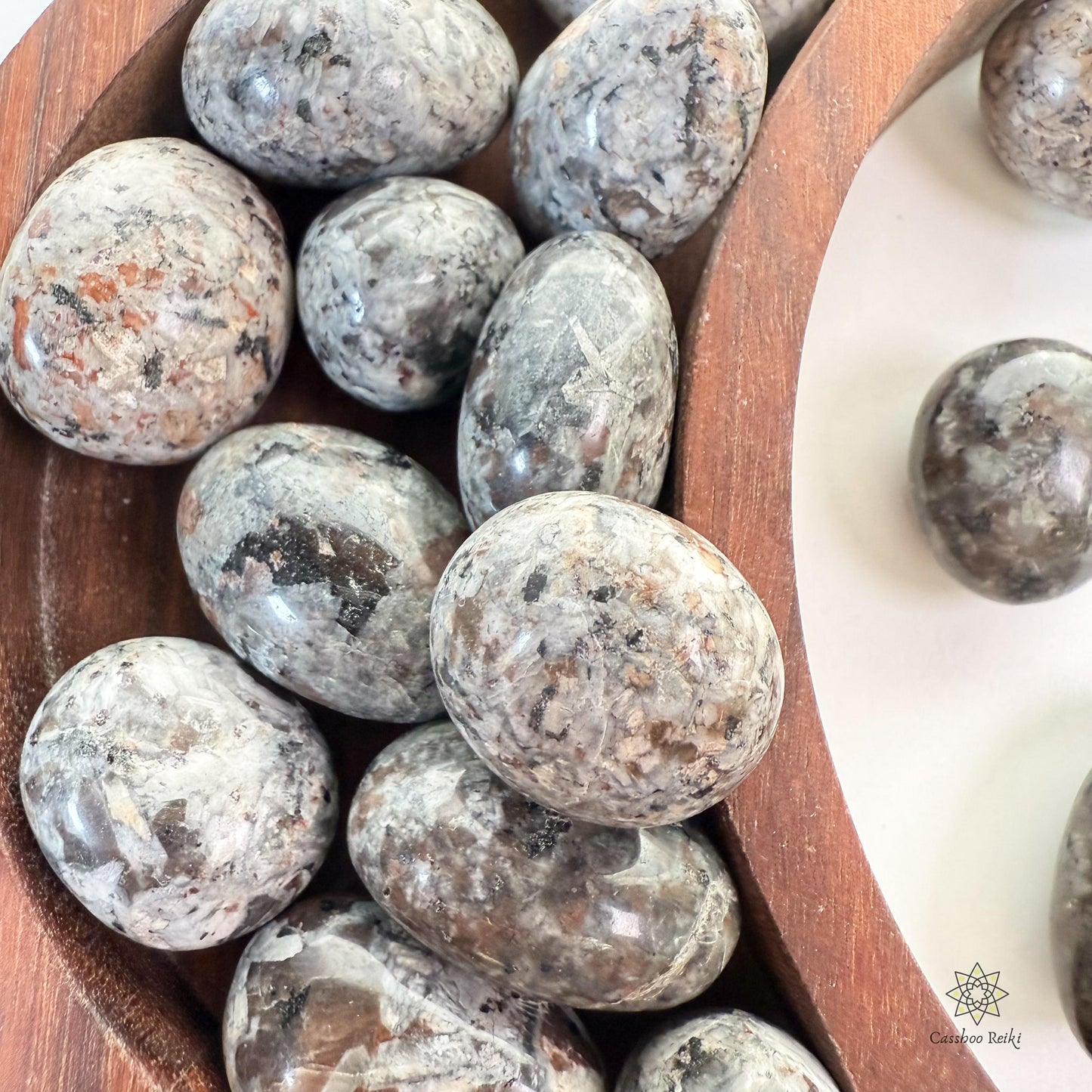 Tumbled Yooperlite. Sodalite Syenite. Reactive to UV | Sagittarius Zodiac Stone