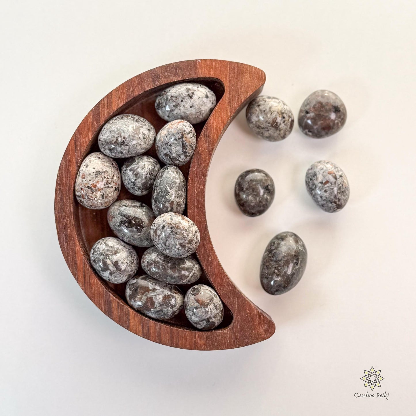 Tumbled Yooperlite. Sodalite Syenite. Reactive to UV | Sagittarius Zodiac Stone